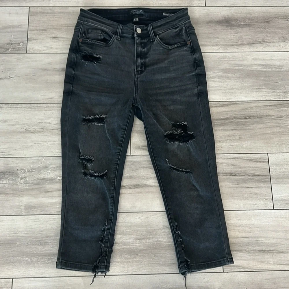 Judy Blue skinny fit capri jeans distressed size 26 black
